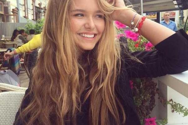 Фанатам не дает покоя соблазнительная внешность Стефании Маликовой Фанатам не дает покоя соблазнительная внешность Стефании Маликовой