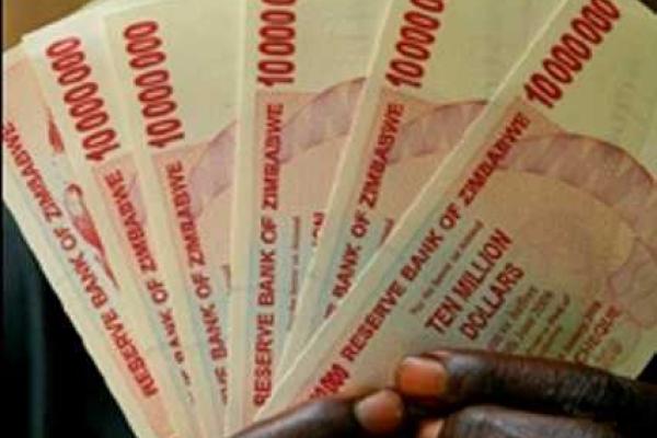 Купюра крупнейшего номинала в Украине - 500 гривен - отмечает 9-летие Купюра крупнейшего номинала в Украине - 500 гривен - отмечает 9-летие