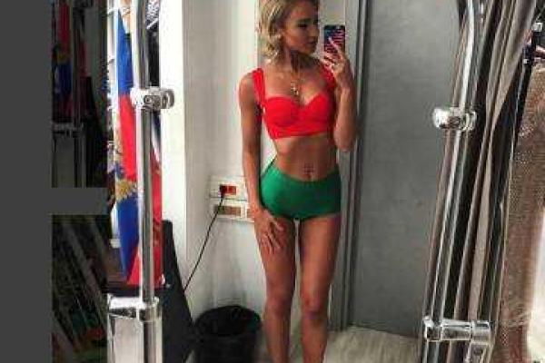 Телеведущая Ольга Бузова сделала селфи в поддержку футбольной команды любимого мужа Телеведущая Ольга Бузова сделала селфи в поддержку футбольной команды любимого мужа