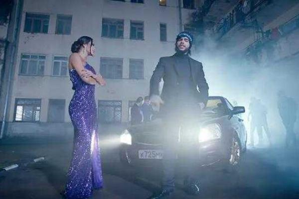 В новом клипе Тимати "воспел" авто российского автопрома В новом клипе Тимати "воспел" авто российского автопрома