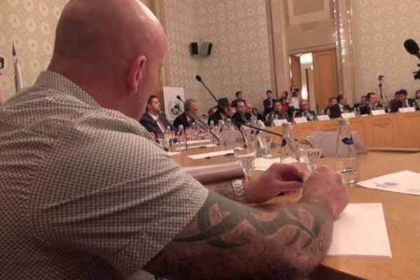 В Сеть попали фото с всемирного съезда сепаратистов в Москве В Сеть попали фото с всемирного съезда сепаратистов в Москве