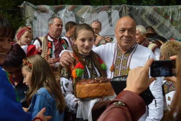 Как Москаль на фестивале брынзы сердца гуцулов покорил Как Москаль на фестивале брынзы сердца гуцулов покорил