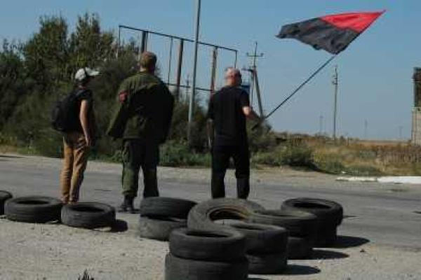 Блокада Крыма - это серьезно и надолго: активисты разворачивают палатки для ночевки Блокада Крыма - это серьезно и надолго: активисты разворачивают палатки для ночевки