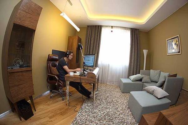 Билан показал свой особняк в "пацанском стиле", который вчера обчистили грабители