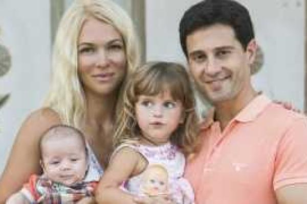 Антон и Виктория Макарские вернулись в Россию после рождения сына