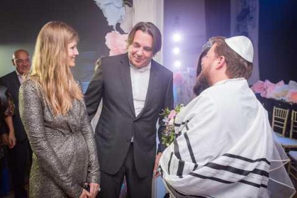 Константин Эрнст и его возлюбленная больше не скрывают, что станут родителями 