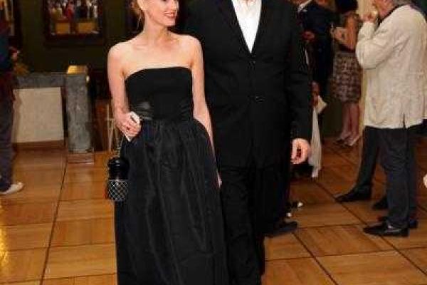 Константин Эрнст и его возлюбленная больше не скрывают, что станут родителями 