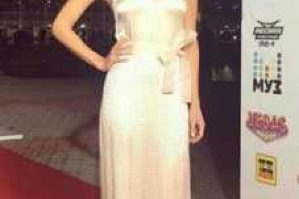 Поклонники теряются в догадках: где Глюкоzа "взяла" грудь?