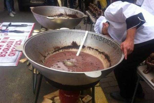 Под Генпрокуратурой прошла громкая акция: активисты требуют отставки Матиоса
