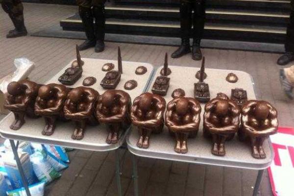 Под Генпрокуратурой прошла громкая акция: активисты требуют отставки Матиоса