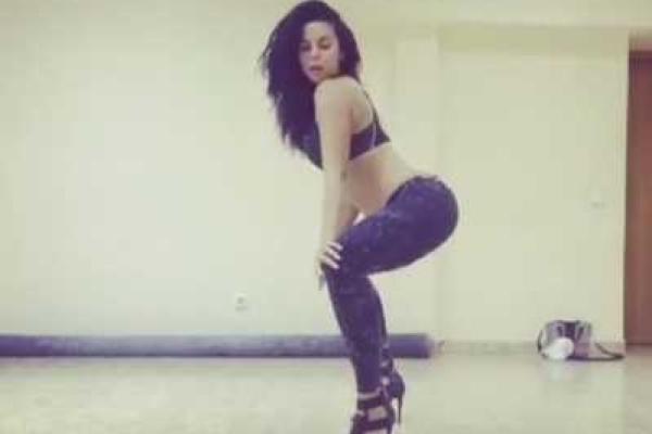 Настя Каменских решила овладеть искусством сексуального танца