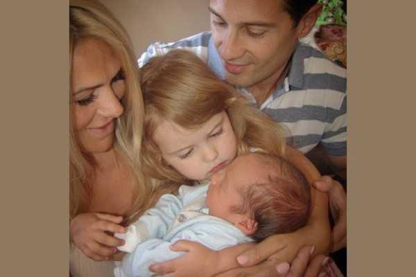 Антон и Виктория Макарские вернулись в Россию после рождения сына