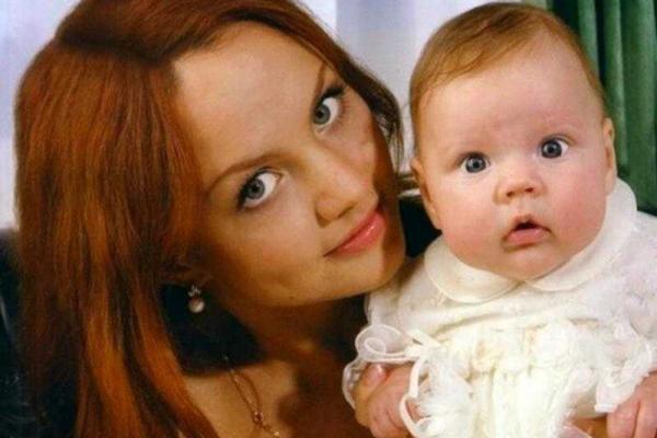 МакSим осталась с двумя детьми, а ее экс-супруг - с юной женой