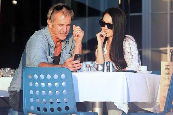 Юная акробатка вскоре осчастливит Мела Гибсона: актер в девятый раз станет отцом Юная акробатка вскоре осчастливит Мела Гибсона: актер в девятый раз станет отцом