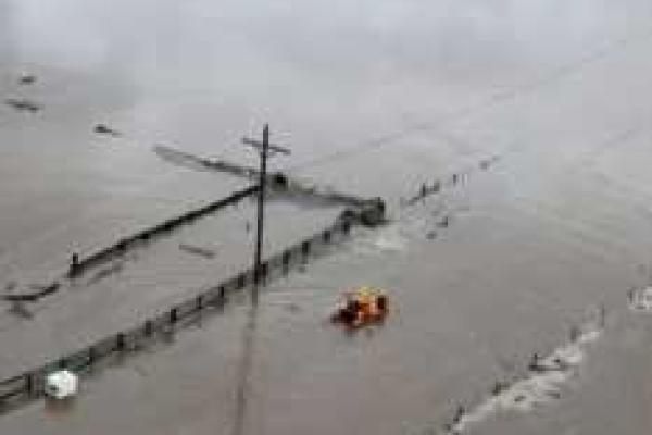 В США хозяйничает разрушительное мощное наводнение: есть погибшие и пропавшие В США хозяйничает разрушительное мощное наводнение: есть погибшие и пропавшие