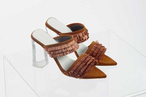 Актриса Памела Андерсон выпустит коллекцию женских туфель