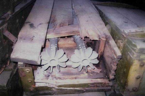 На Харьковщине на территории воинской части обнаружили замаскированный тайник с оружием На Харьковщине на территории воинской части обнаружили замаскированный тайник с оружием