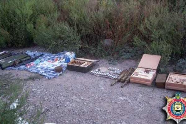 В лесу на Донетчине обнаружен схрон с оружием и боеприпасами В лесу на Донетчине обнаружен схрон с оружием и боеприпасами