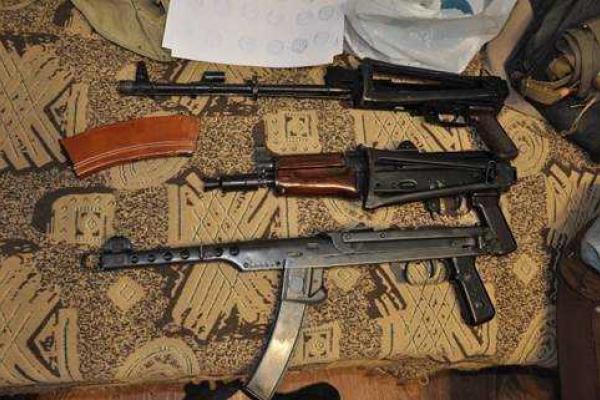 В Николаеве проведена операция по задержанию ОПГ торговцев оружием В Николаеве проведена операция по задержанию ОПГ торговцев оружием