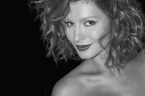 Звезда сериала "Кухня" продолжает баловать публику пикантными снимками