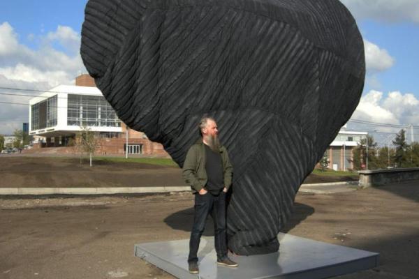 Инсталляция "Ватное сердце Родины" выросла в центре Красноярска