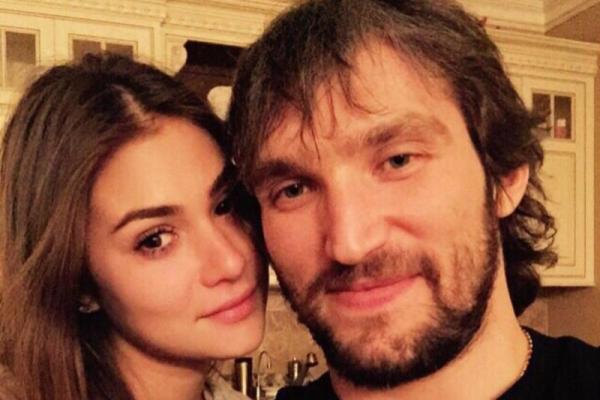 Хоккеист Овечкин обручился с начинающей актрисой, входящей в список самых богатых невест России