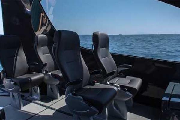 Итальянская дизайнерская студия анонсировала выпуск серийной версии мини-яхты, напоминающей космический корабль