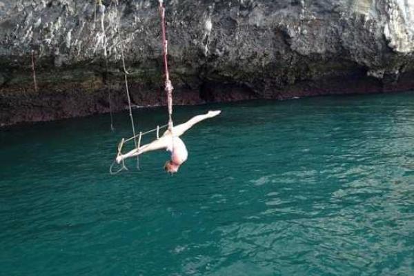 Балерина Волочкова разозлилась на фаната и планирует подать на него в суд