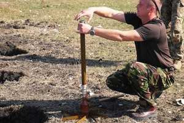 Саперы продолжают кропотливую работу по сбору смертоносного"урожая" на землях Луганщины Саперы продолжают кропотливую работу по сбору смертоносного"урожая" на землях Луганщины