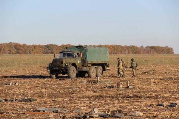 В Сватово продолжают расчистку территорий от неразорвавшихся боеприпасов