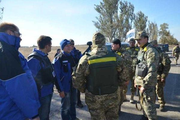 В секторе "Б" прошли рабочие встречи представителей СЦКК с командирами подразделений сил АТО В секторе "Б" прошли рабочие встречи представителей СЦКК с командирами подразделений сил АТО