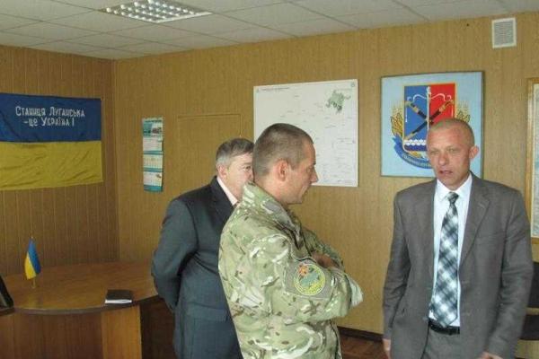 На Луганщине продолжаются работы по оборудованию пешего перехода "Луганск-Станица Луганская" На Луганщине продолжаются работы по оборудованию пешего перехода "Луганск-Станица Луганская"