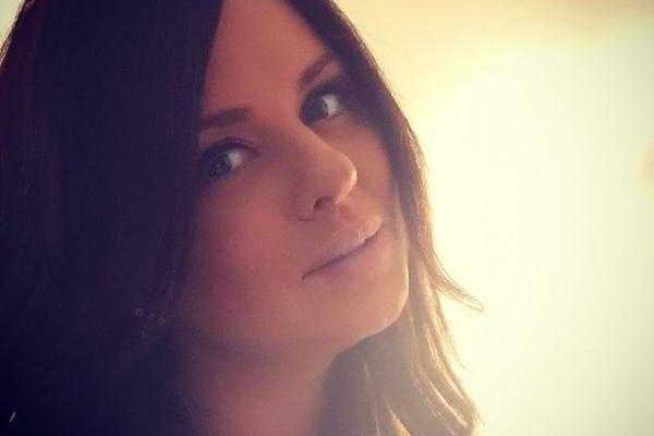 Анна Семенович стала жгучей брюнеткой, чем разочаровала поклонников