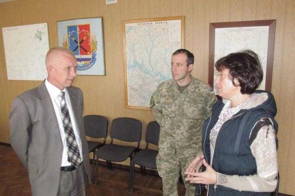 На Луганщине продолжаются работы по оборудованию пешего перехода "Луганск-Станица Луганская" На Луганщине продолжаются работы по оборудованию пешего перехода "Луганск-Станица Луганская"