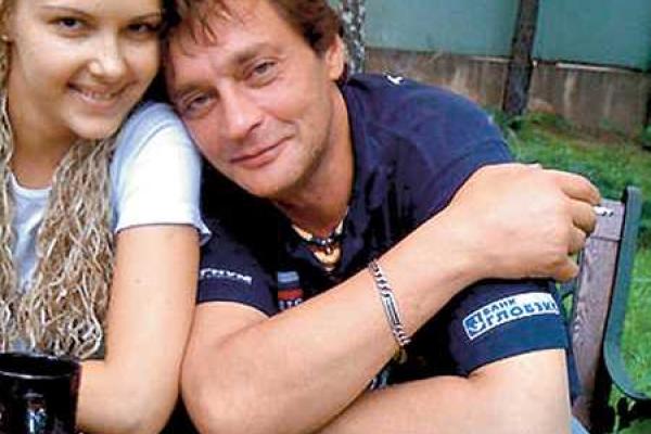 Александр Домогаров оплакивает свою возлюбленную