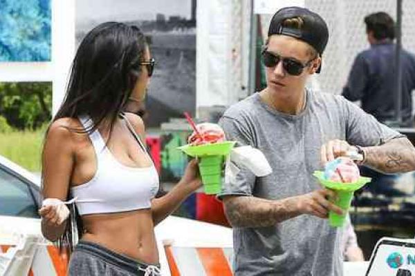 Папарацци поймали в кадр голого Джастина Бибера на отдыхе на Бора-Бора