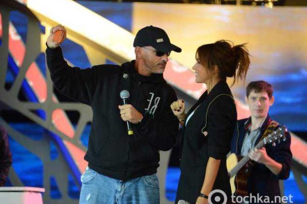 Эрос Рамазотти сделал селфи поцелуя с Ани Лорак 