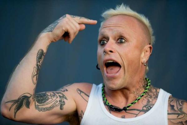Эпатажный лидер группы The Prodigy застрял в Питере, потеряв паспорт