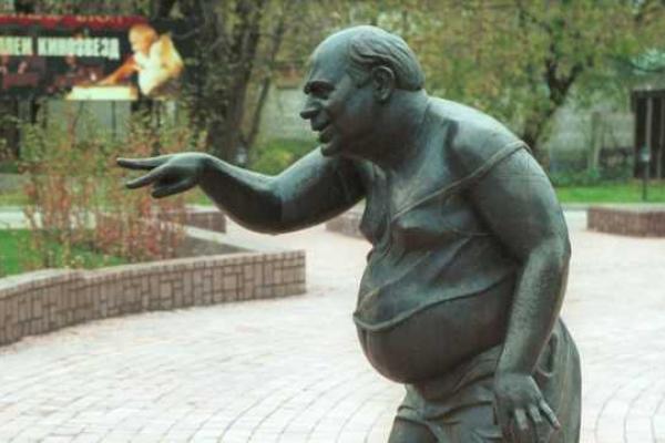 "Любители кино" украли с московской улицы памятник актеру Леонову