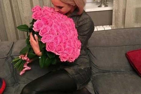 Фанаты Ольги Бузовой подозревают мужа телеведущей в измене