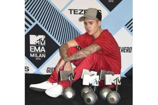 Хулиган Джастин Бибер стал победителем в пяти номинациях MTV EMA