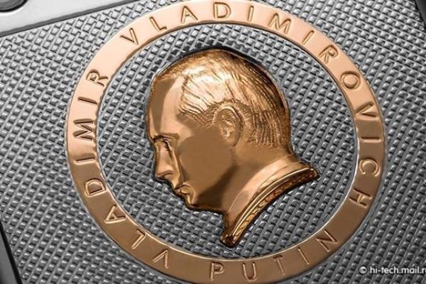 На заметку фанатам Путина: Caviar выпустил "президентский" iPhone ко дню рождения президента РФ На заметку фанатам Путина: Caviar выпустил "президентский" iPhone ко дню рождения президента РФ