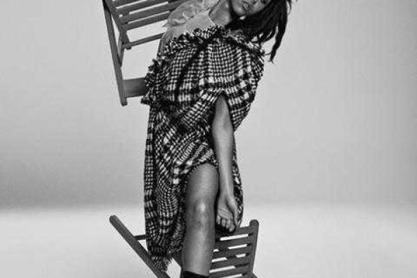 Эпатажная певица Талия Дебретт Барнетт снялась в откровенной фотосессии