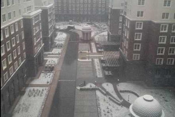 Осенний сюрприз для москвичей: город засыпало снегом Осенний сюрприз для москвичей: город засыпало снегом