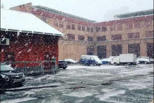 Осенний сюрприз для москвичей: город засыпало снегом Осенний сюрприз для москвичей: город засыпало снегом