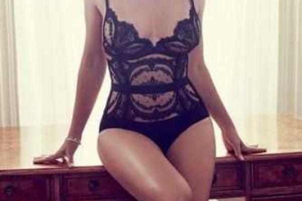 Роскошная Кейт Уинслет снялась в фотосессии в кружевном белье