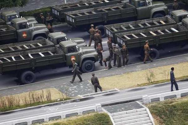 В Северной Корее провели грандиозный военный парад. Видео