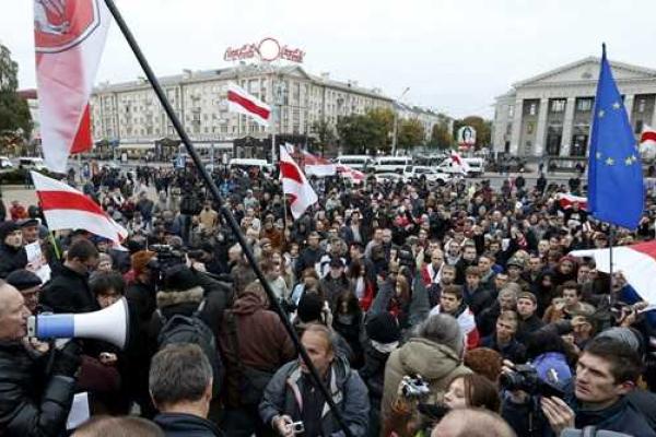Белорусская оппозиция вывела на улицы Минска людей на массовые акции против Лукашенко