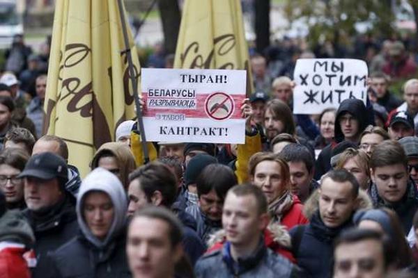 Белорусская оппозиция вывела на улицы Минска людей на массовые акции против Лукашенко