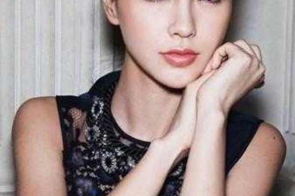 Китайская актриса судится с пластическими хирургами, доказывая естественную красоту своего лица